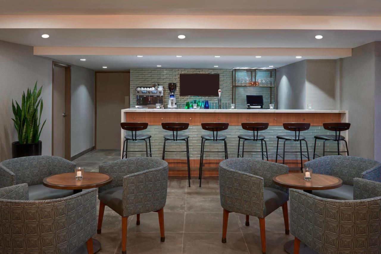 Fairfield Inn By Marriott Montreal Downtown Экстерьер фото