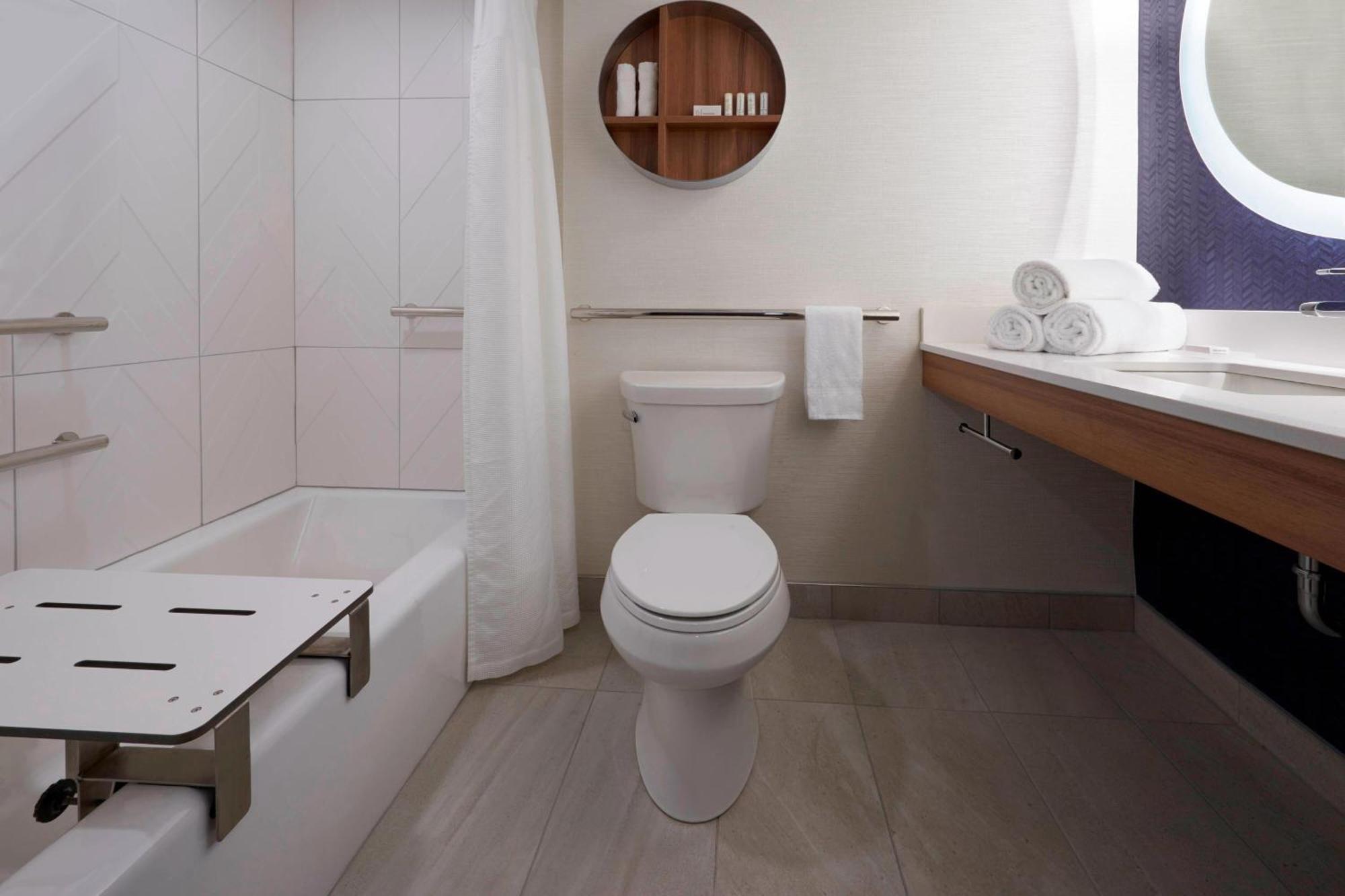 Fairfield Inn By Marriott Montreal Downtown Экстерьер фото