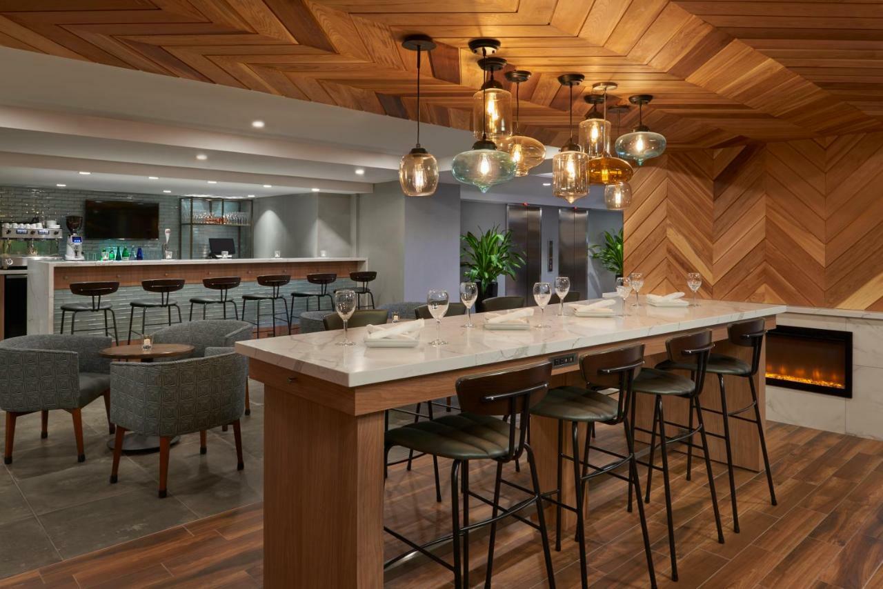 Fairfield Inn By Marriott Montreal Downtown Экстерьер фото
