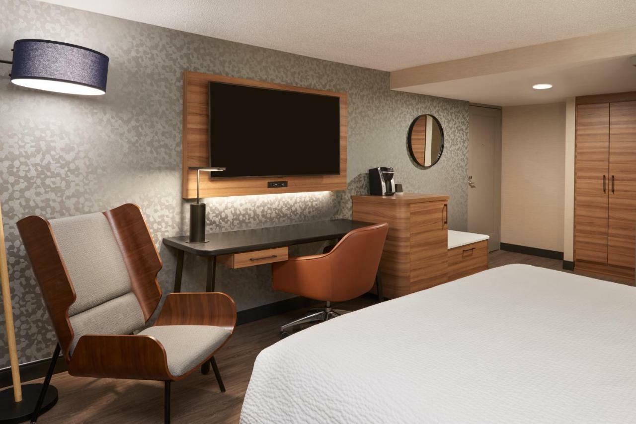 Fairfield Inn By Marriott Montreal Downtown Экстерьер фото